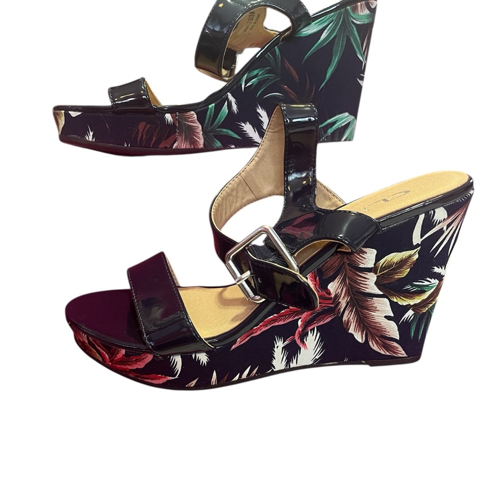 CL by Laundry Black and Red Wedge Sandals